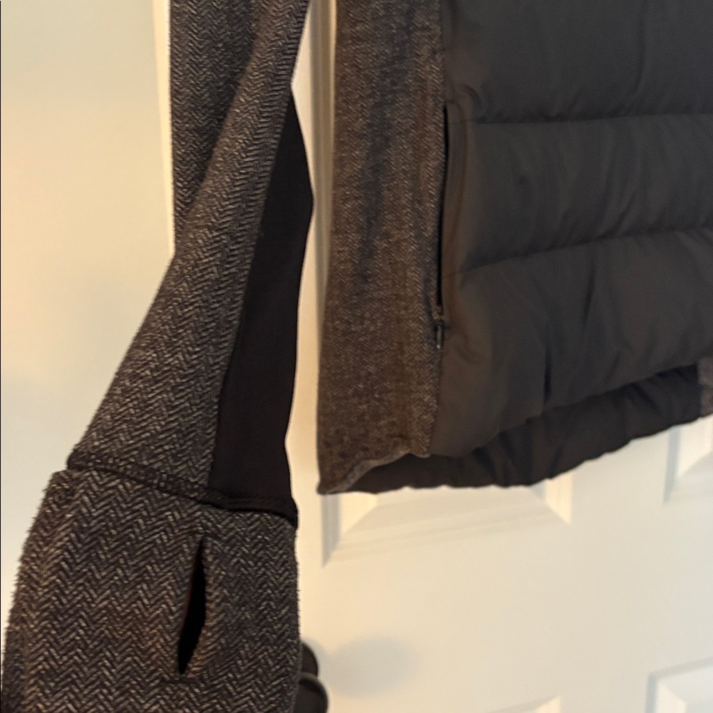 Lululemon down jacket with hood - Picture 2 of 6